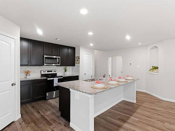 2nd image of 995 Rice Dr