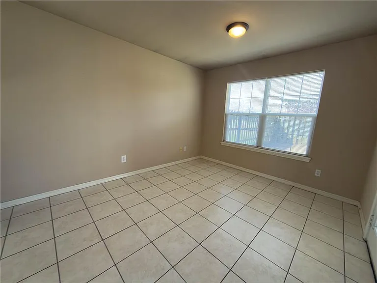 3706 SW Hansom Loop — Photo 5