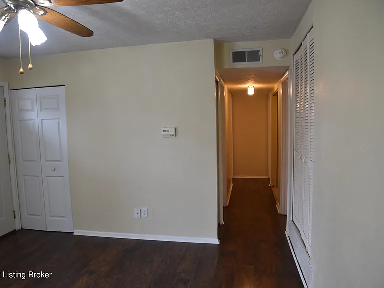 11408 Center Hill Ct — Photo 5