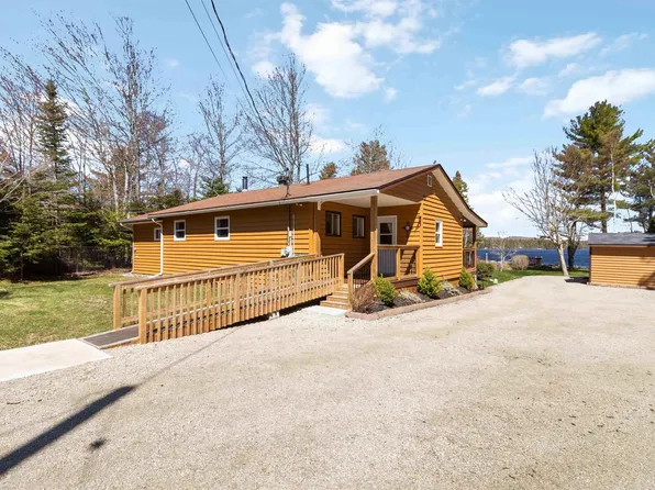 198 Spruce Dr, Lunenburg, NS B0R 1A0