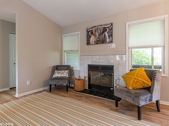 5th image of 7575 Woodbridge Ln