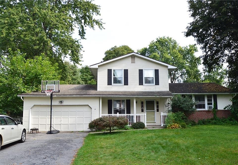 1st image of 28 Pittsford Manor Ln