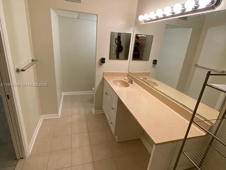 629 Executive Center Dr — Photo 11