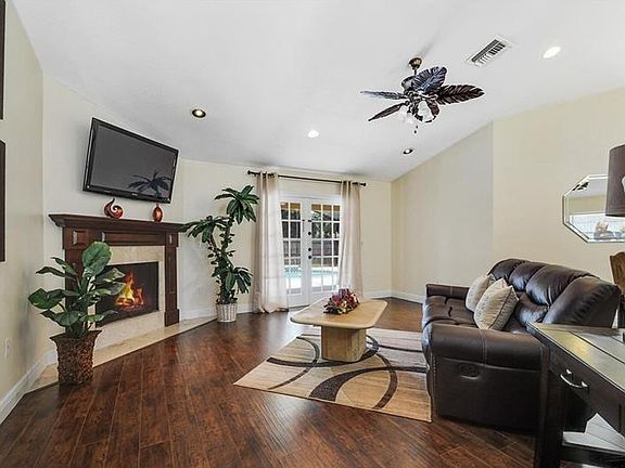 3rd image of 180 Westmoor Bnd