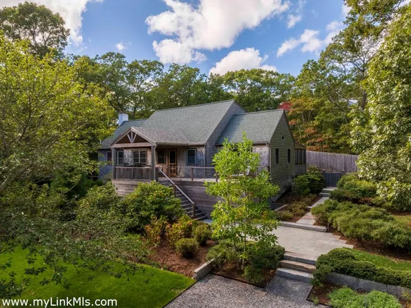 81 Leland Ave, Tisbury, MA 02568