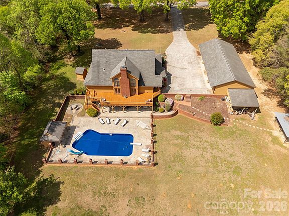 5th image of 529 Langley Rd