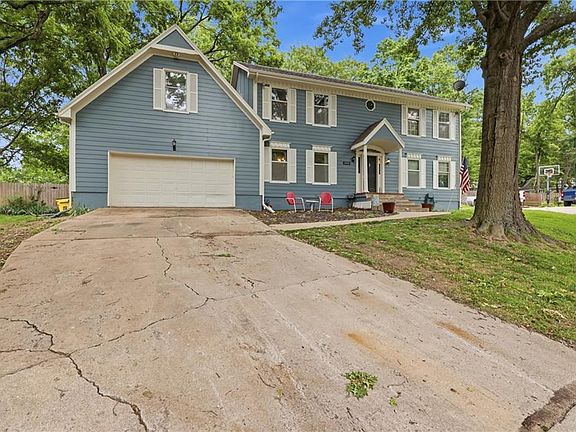 2nd image of 1402 NW Weatherstone Ln