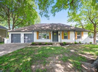1301 SW Horizon Dr, Blue Springs, MO 64015