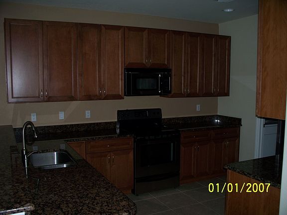 4th image of 4828 SW 17th Pl APT 4B