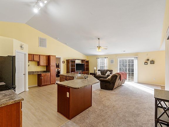 4th image of 110 Thornberry Ct