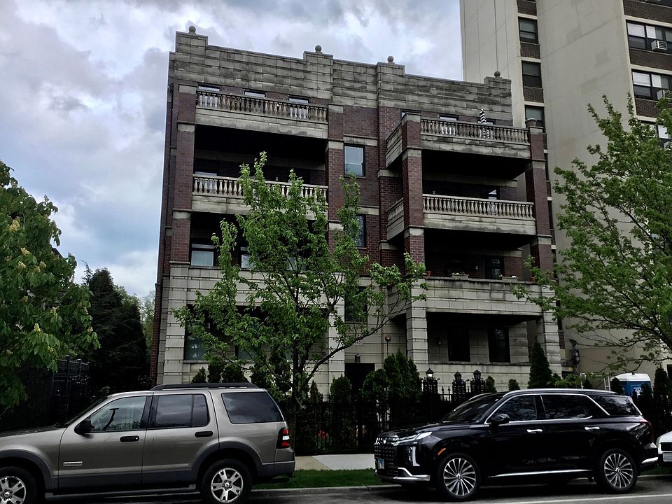 1st image of 4815 S Drexel Blvd Unit 4SE