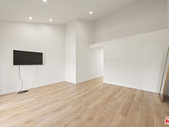 5th image of 1674 Palisades Dr