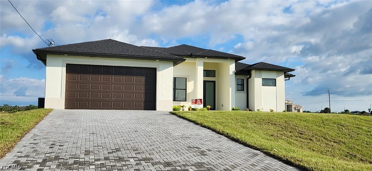 3 bed, 2.0 bath, 1824 sqft, $2,200 — Photo 1