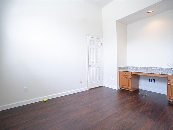 4th image of 2888 Park Meadow Dr
