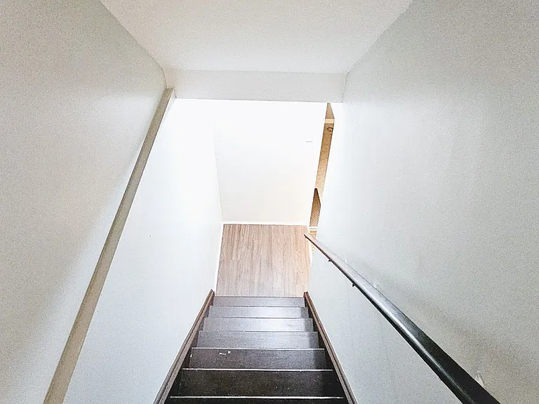 10 Keith Cres — Photo 23