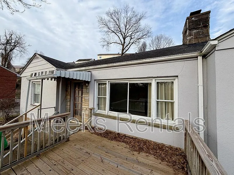 3 bed, 1.0 bath, $1,375 — Photo 2