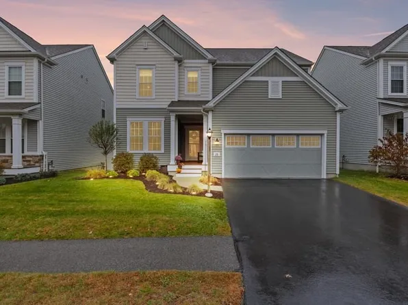 25 Skyhawk Cir, Weymouth, MA 02190