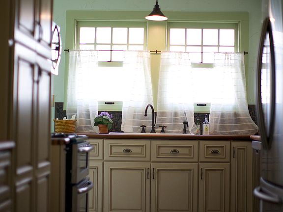 2nd image of 2213 Mistletoe Blvd