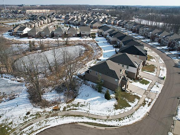4th image of 49744 Hartwick Dr