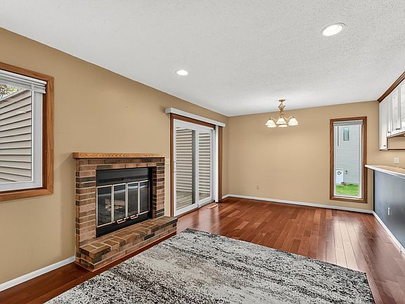 3rd image of 40 Elton Ridge Ct NW