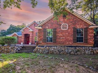729 Stribling Dr, Azle, TX 76020