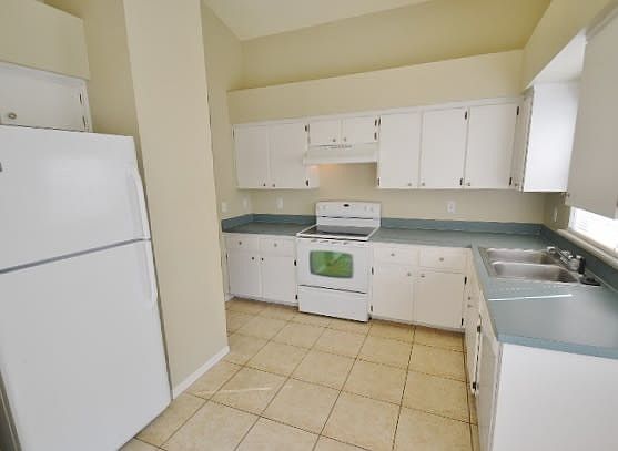 3rd image of 12709 Longcrest Dr