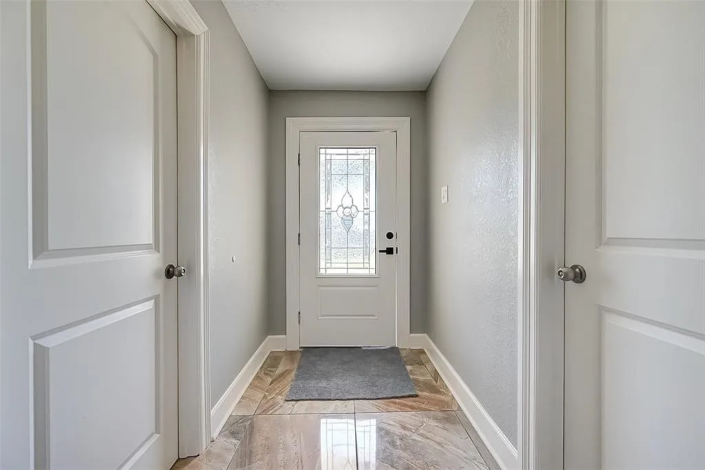 4 bed, 1695 sqft, $1,895 — Photo 2
