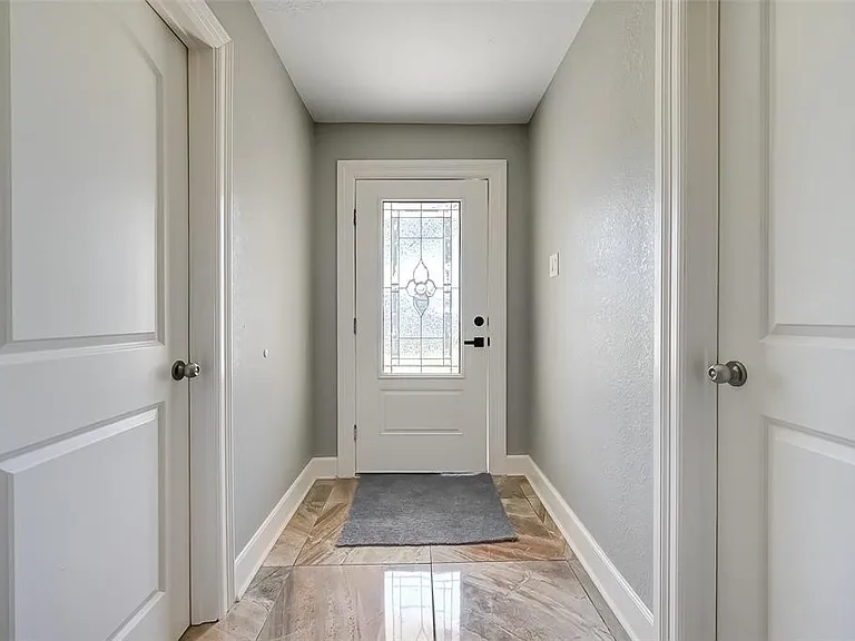8915 Klondike St — Photo 2