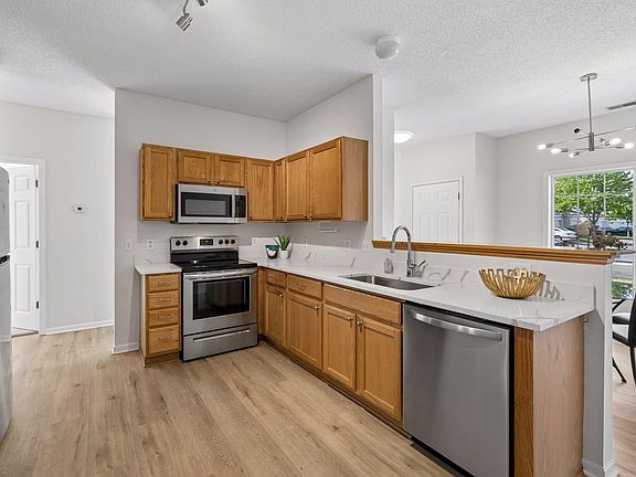 4th image of 1336 Yorkshire Ln