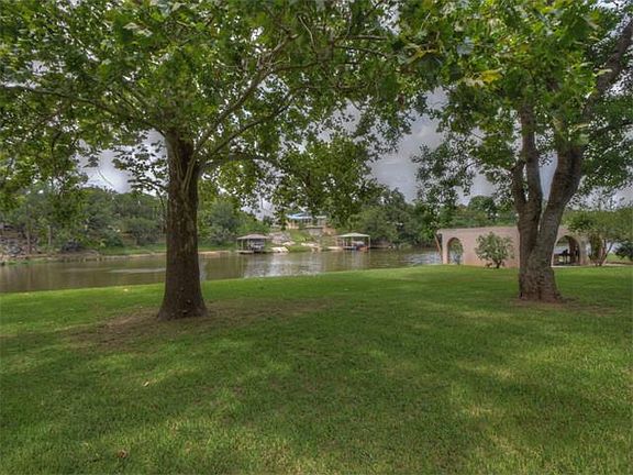 4th image of 722 Sandy Harbor Dr