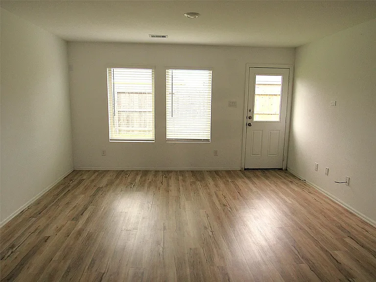 8831 Bar Harbor Dr — Photo 5