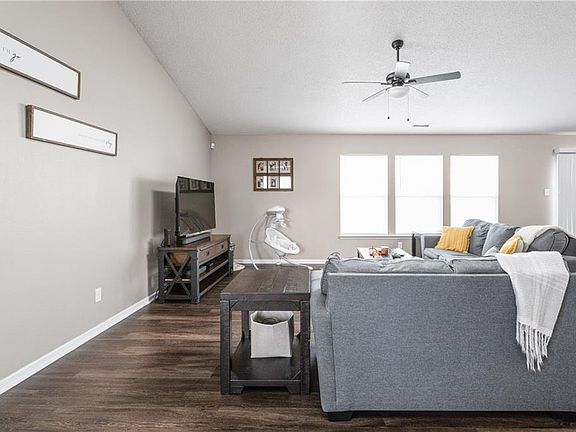 5th image of 10394 Kings Gap Way