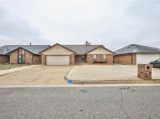 11869 SW 4th St, Yukon, OK 73099