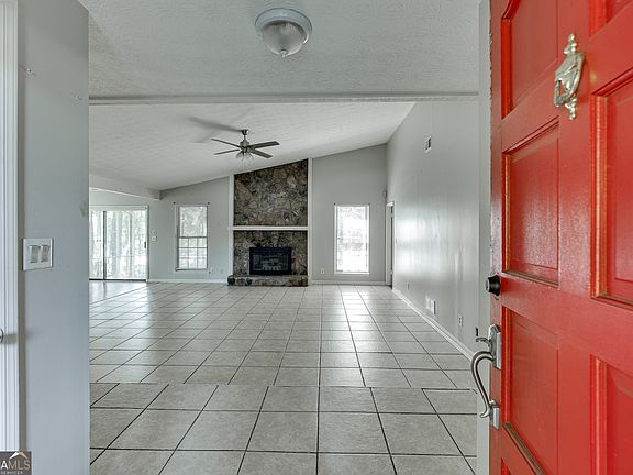 2nd image of 900 Pawnee Pl