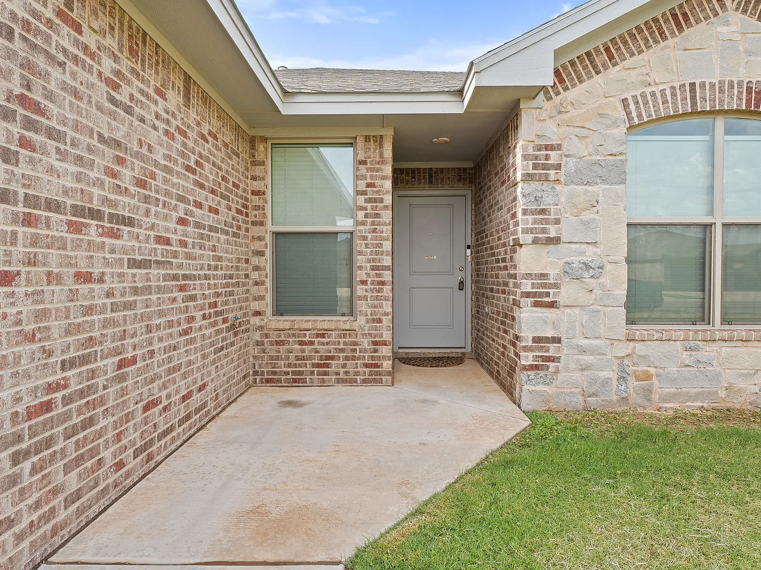 4 bed, 1613 sqft, $2,000 — Photo 3