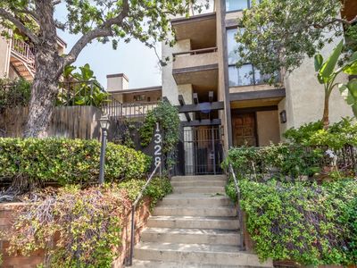 1328 S Bundy Dr APT 5, Los Angeles, CA, 90025