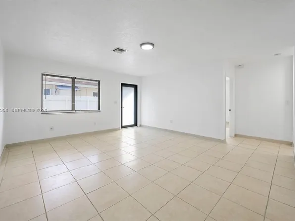 513 NW 93rd St #511, Miami, FL 33150