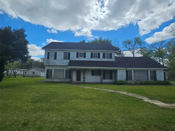 565 W Hartel St, Sour Lake, TX 77659