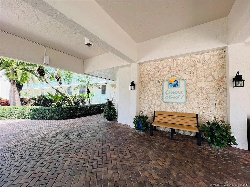 2 bed, 2.0 bath, 1023 sqft, $2,500 — Photo 2