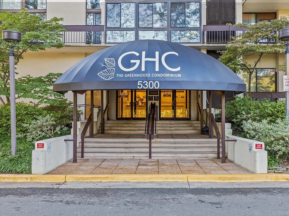 5300 Holmes Run Pkwy #815