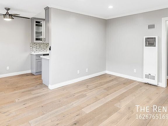 3rd image of 1149 N Westmoreland Ave APT 7