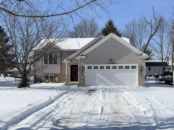 709 Isanti Pkwy NW, Isanti, MN 55040