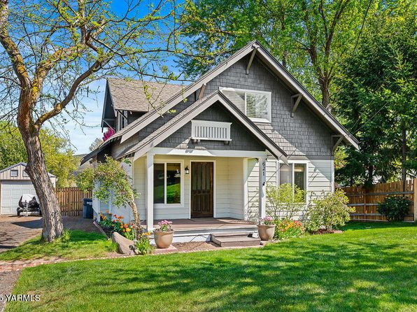 621 S 5th St, Selah, WA 98942