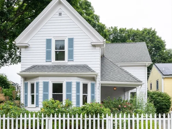 121 Linden St, South Hamilton, MA 01982