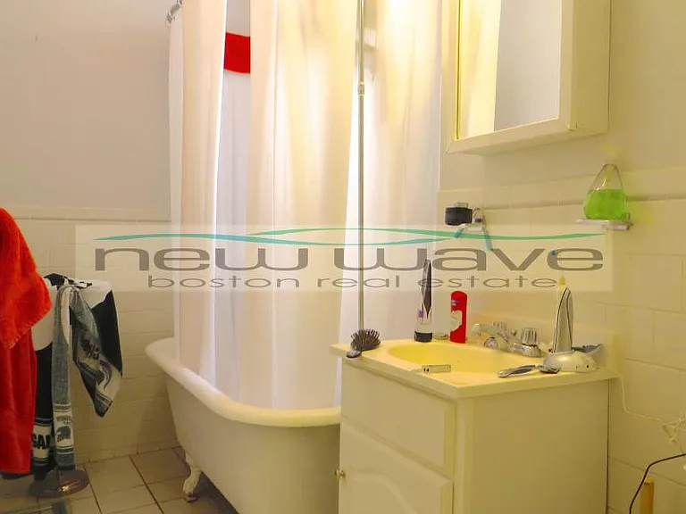 104 Queensberry St #7 — Photo 7