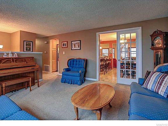 2nd image of 49 Roycroft Dr