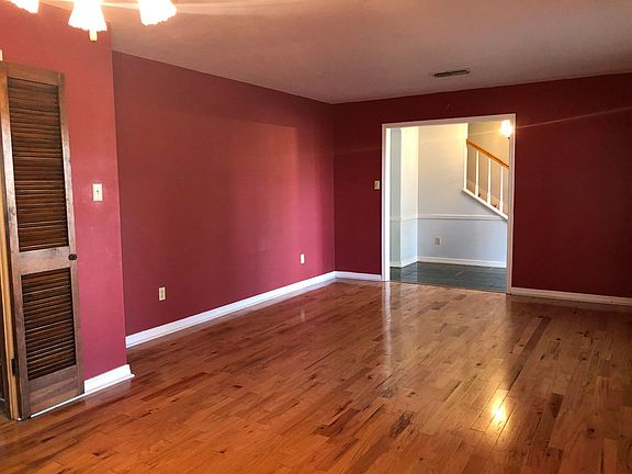 4th image of 10114 Village Green Dr