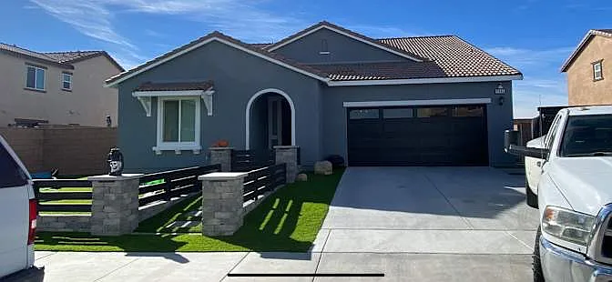 5 bed, 2416 sqft, $800 — Photo 1