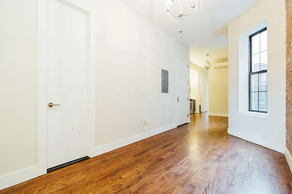Rented by Nooklyn NYC LLC | media 13