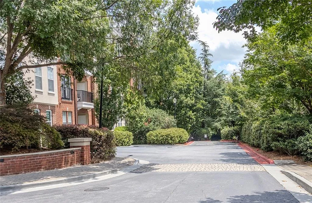 1 bed, 1.0 bath, 752 sqft, $1,750 — Photo 2
